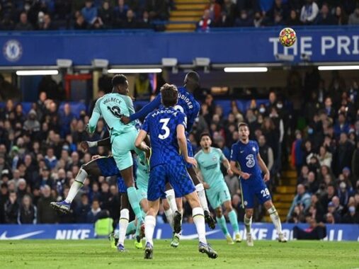 Bóng đá Anh 30/12: Chelsea lại mất điểm trên sân nhà